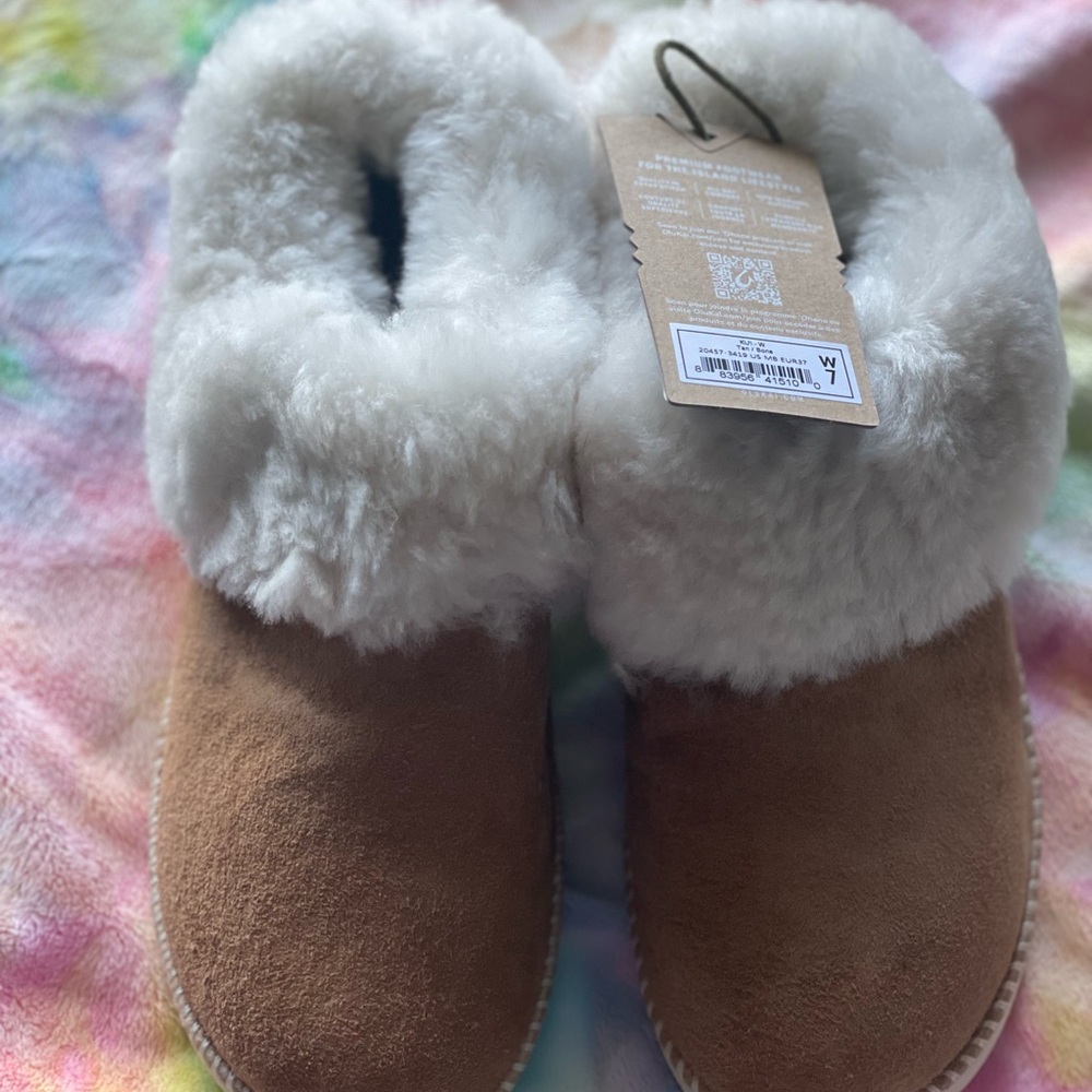 OluKai Kui women’s slippers in Tan/Bone size 7